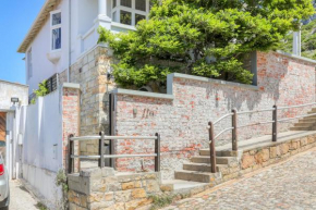 Behr Road Apartment with sea view patio